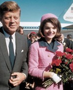 Jackie Kennedy pictured wearing a pink Chanel suit (1963) (image: Wikimedia commons) Jackie Kennedy pictured wearing a pink Chanel suit (1963) (image: Wikimedia commons)