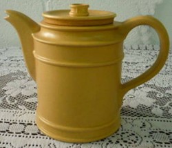 Portmeirion Meridian teapot in saffron(1971) (Image johnshield) Portmeirion Meridian teapot in saffron(1971) (Image johnshield)