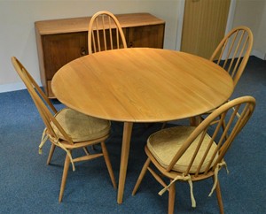 Ercol dining group, 1971 (image dandkcollectables) Ercol dining group, 1971 (image dandkcollectables)