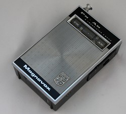 Magnavox AM/FM portable radio, late 1960s Magnavox AM/FM portable radio, late 1960s