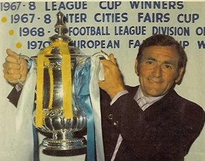 Les Cocker, Leeds United coach holds up the FA Cup in 1972 Les Cocker, Leeds United coach holds up the FA Cup in 1972